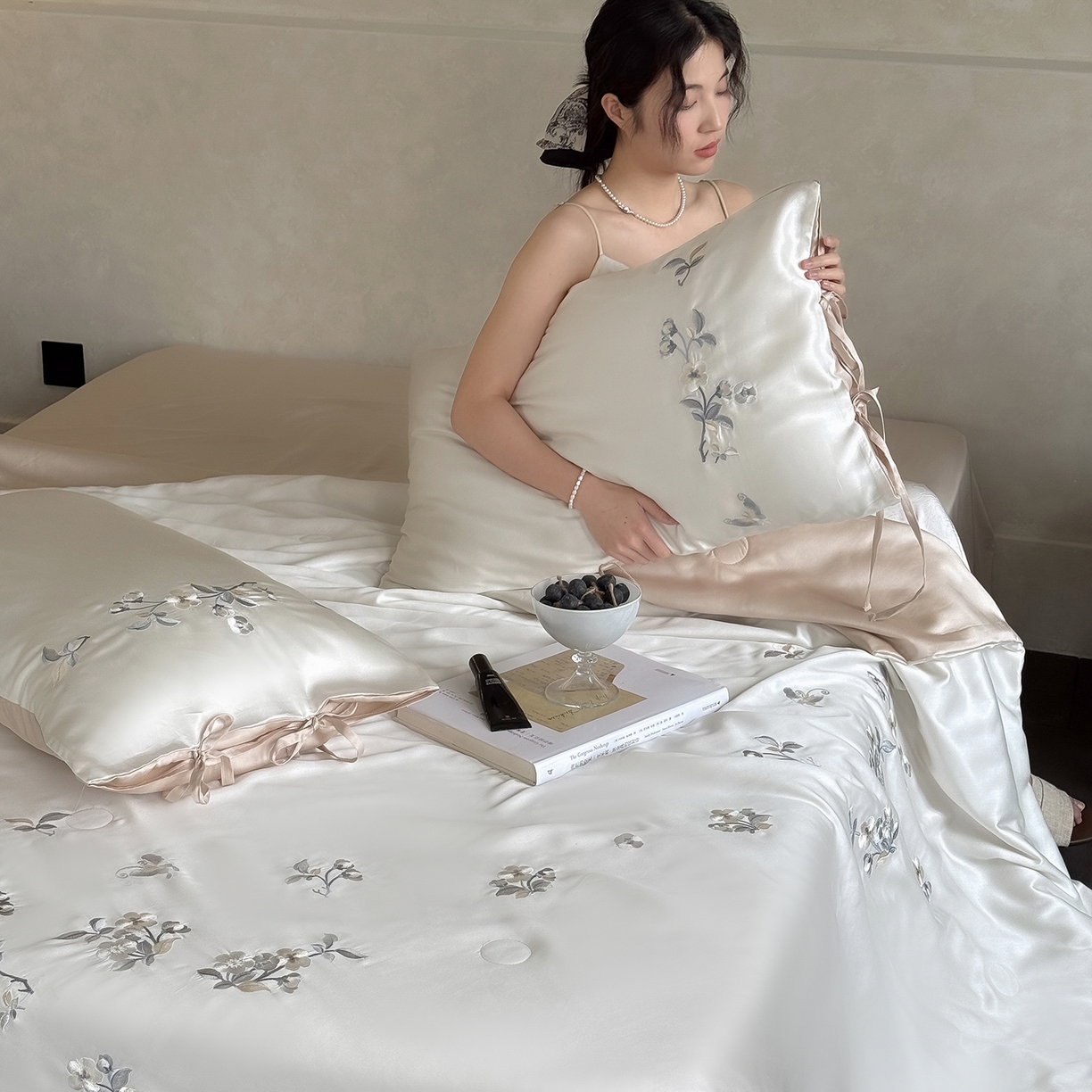 91家纺网 家纺一手货源 找家纺 （总）极简 2026新款天丝绑带小花刺绣夏被夏凉被空调被四件套-花蝶清枝