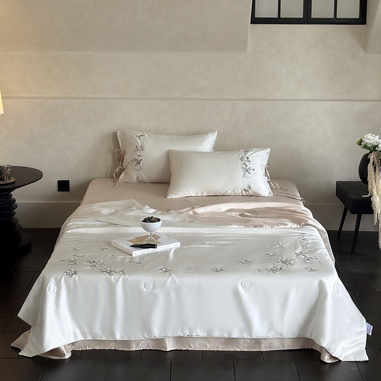 91家纺网 家纺一手货源 找家纺 （总）极简 2026新款天丝绑带小花刺绣夏被夏凉被空调被四件套-花蝶清枝