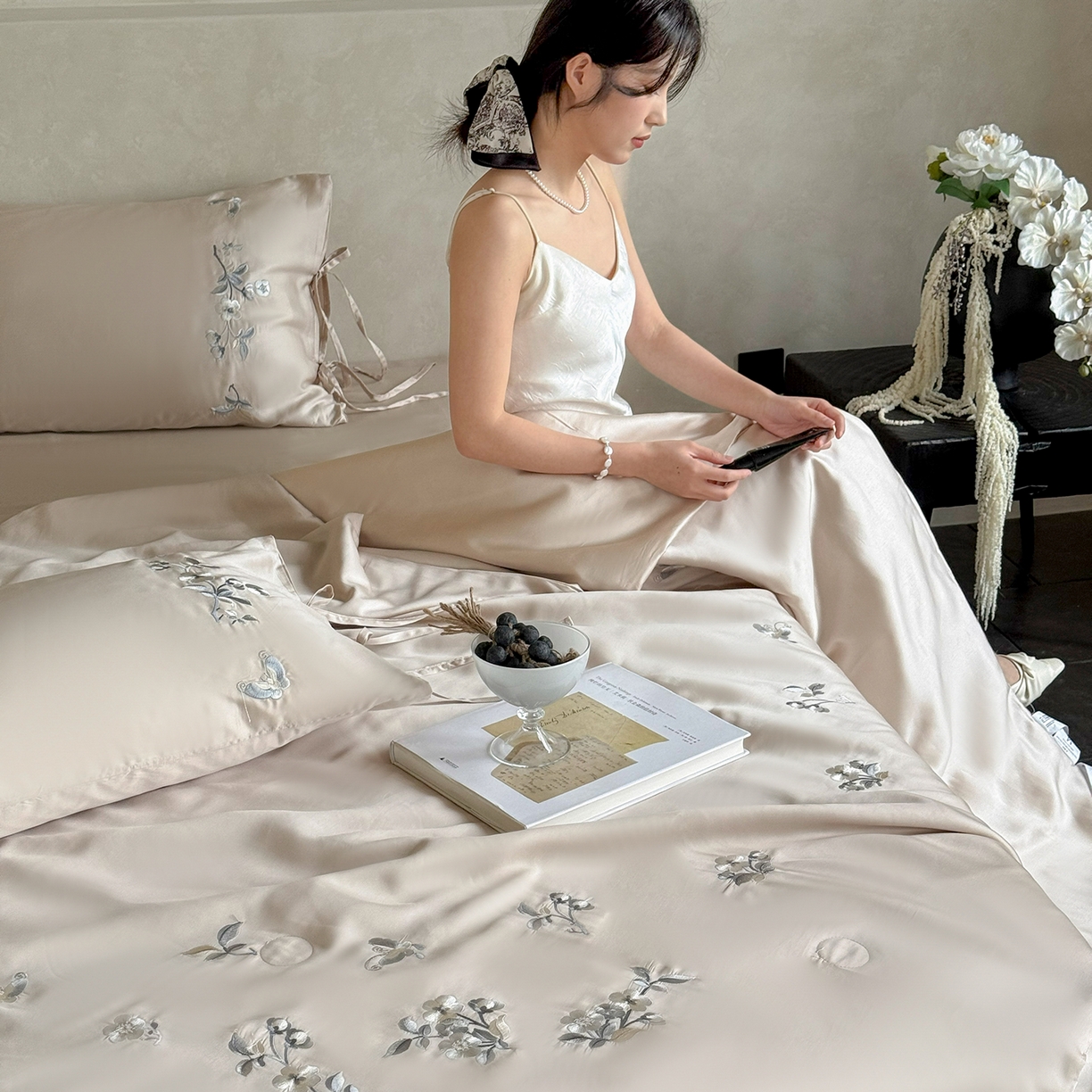 91家纺网 家纺一手货源 找家纺 （总）极简 2026新款天丝绑带小花刺绣夏被夏凉被空调被四件套-花蝶清枝