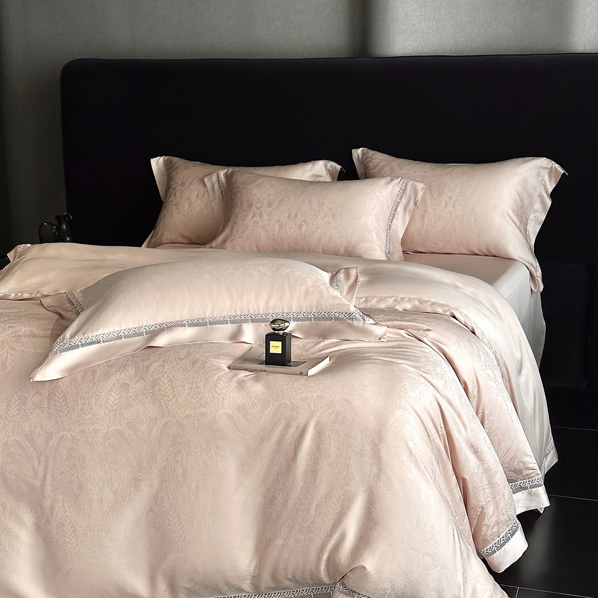 91家纺网 家纺一手货源 找家纺 南通朵美纺织品有限公司 2026新款100支天丝镂空提花斐庭系列四件套 斐庭（粉玉）