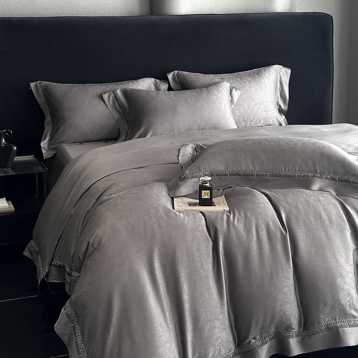 91家纺网 家纺一手货源 找家纺 南通朵美纺织品有限公司 2026新款100支天丝镂空提花斐庭系列四件套 斐庭（浅灰）