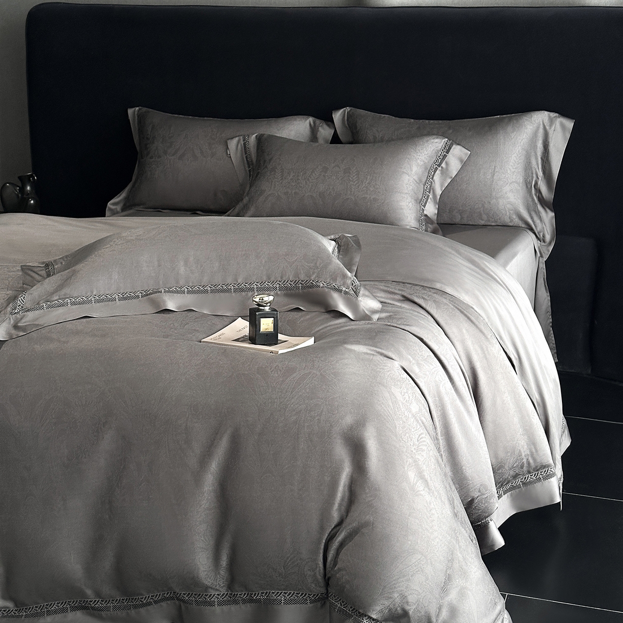 91家纺网 家纺一手货源 找家纺 南通朵美纺织品有限公司 2026新款100支天丝镂空提花斐庭系列四件套 斐庭（浅灰）