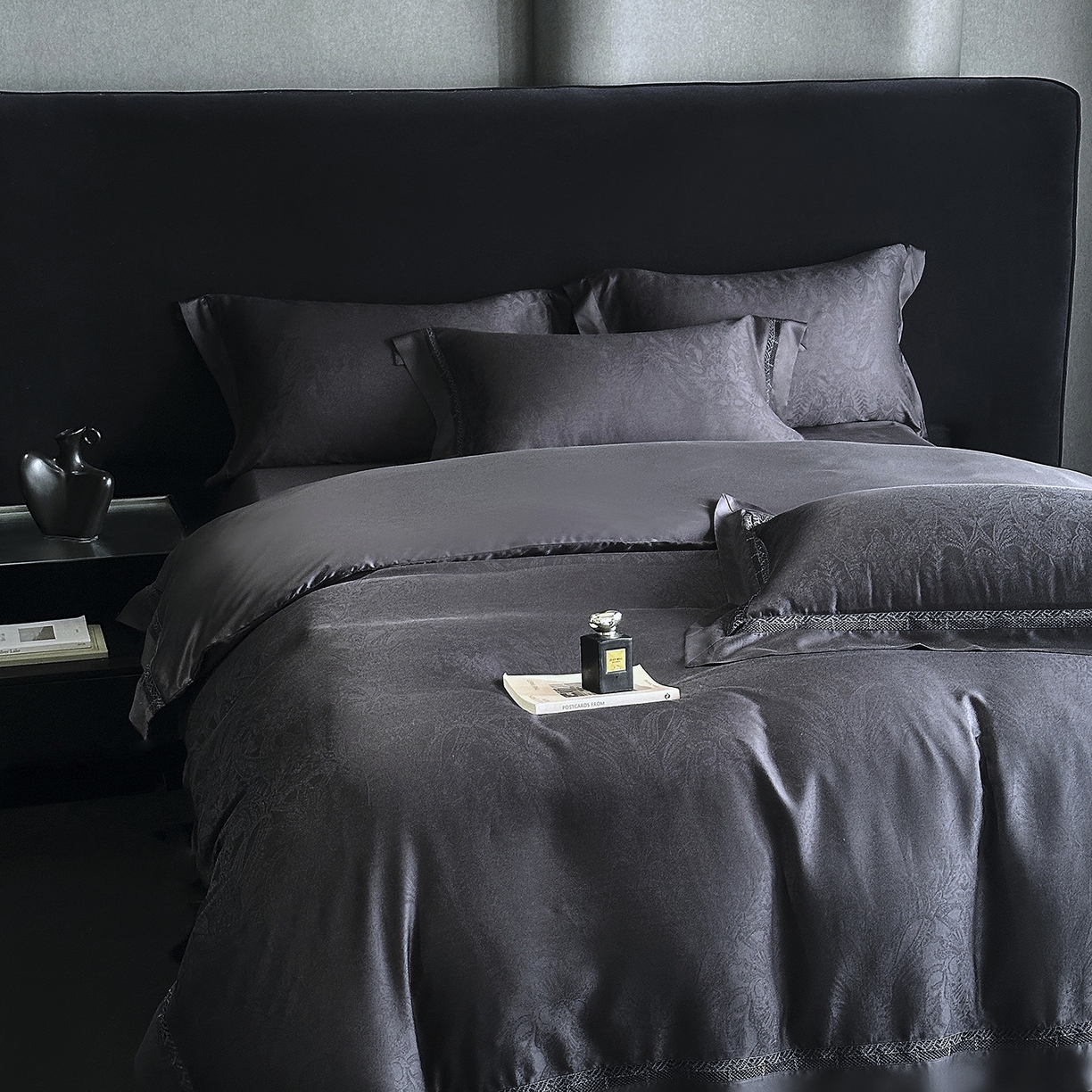 91家纺网 家纺一手货源 找家纺 南通朵美纺织品有限公司 2026新款100支天丝镂空提花斐庭系列四件套 斐庭（黑灰）