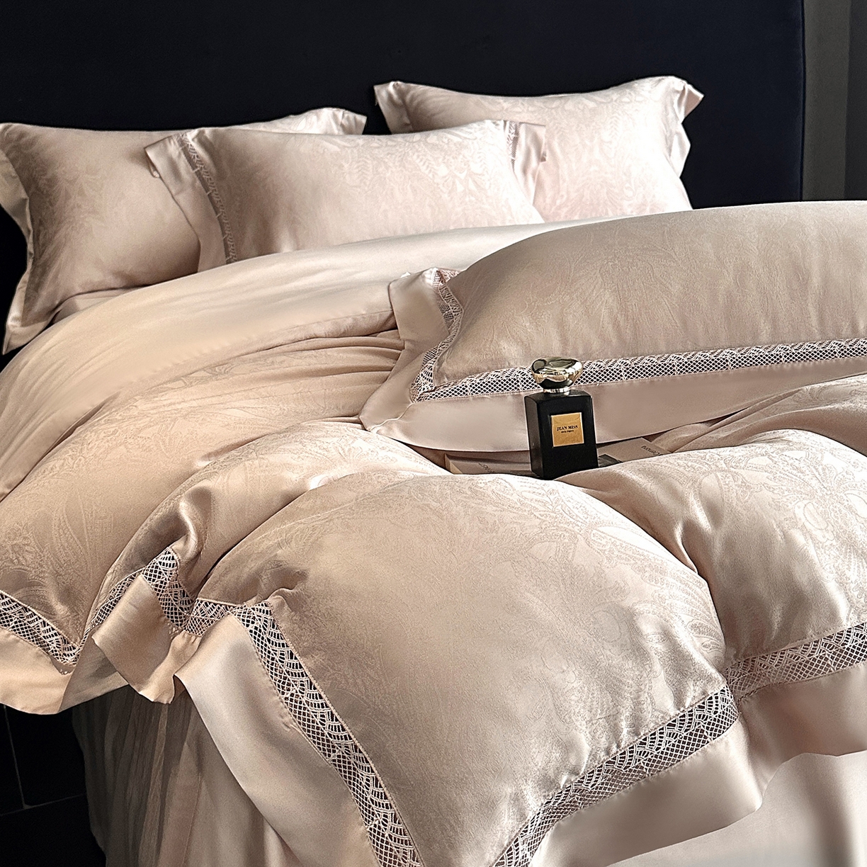 91家纺网 家纺一手货源 找家纺 南通朵美纺织品有限公司 2026新款100支天丝镂空提花斐庭系列四件套 斐庭（粉玉）