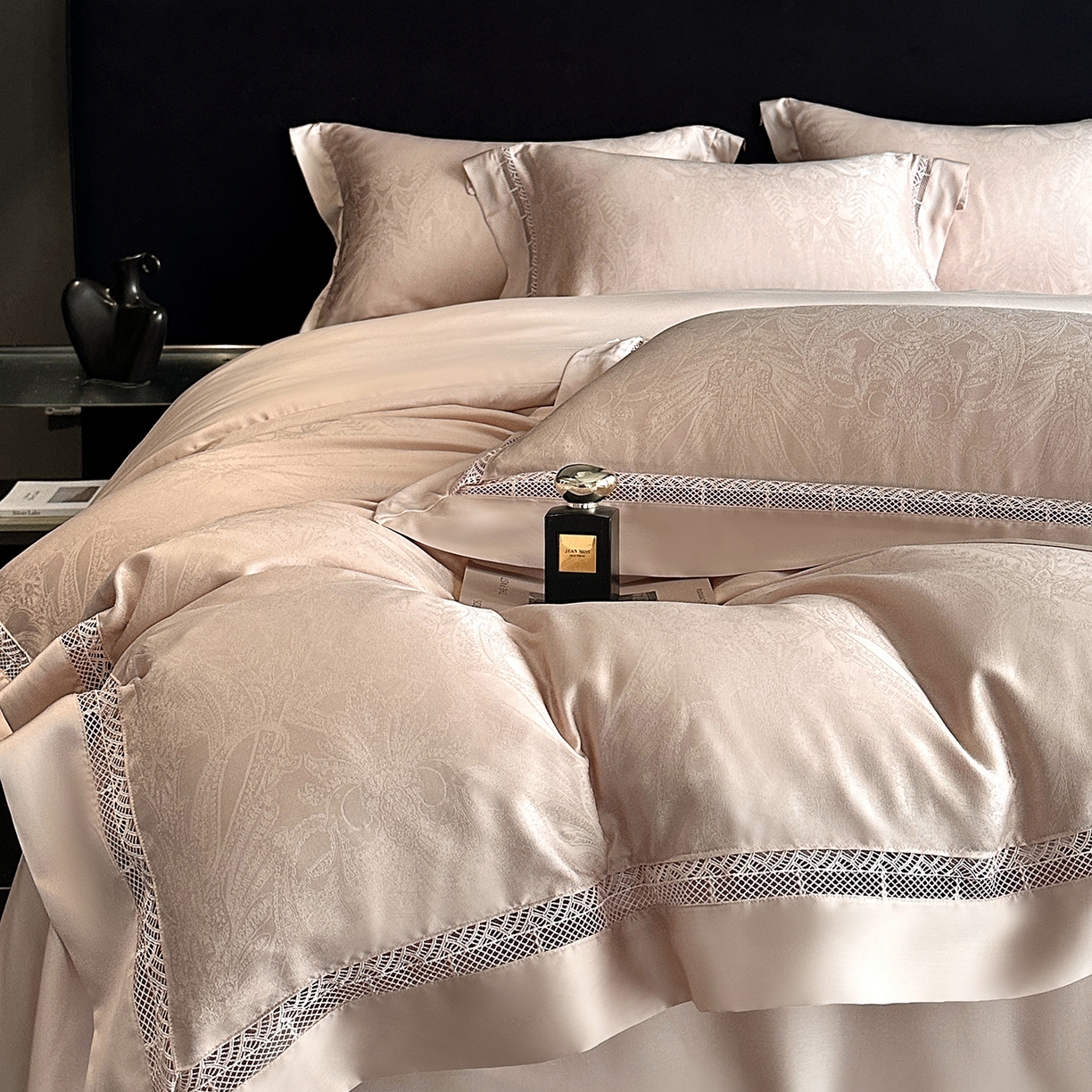 91家纺网 家纺一手货源 找家纺 南通朵美纺织品有限公司 2026新款100支天丝镂空提花斐庭系列四件套 斐庭（粉玉）