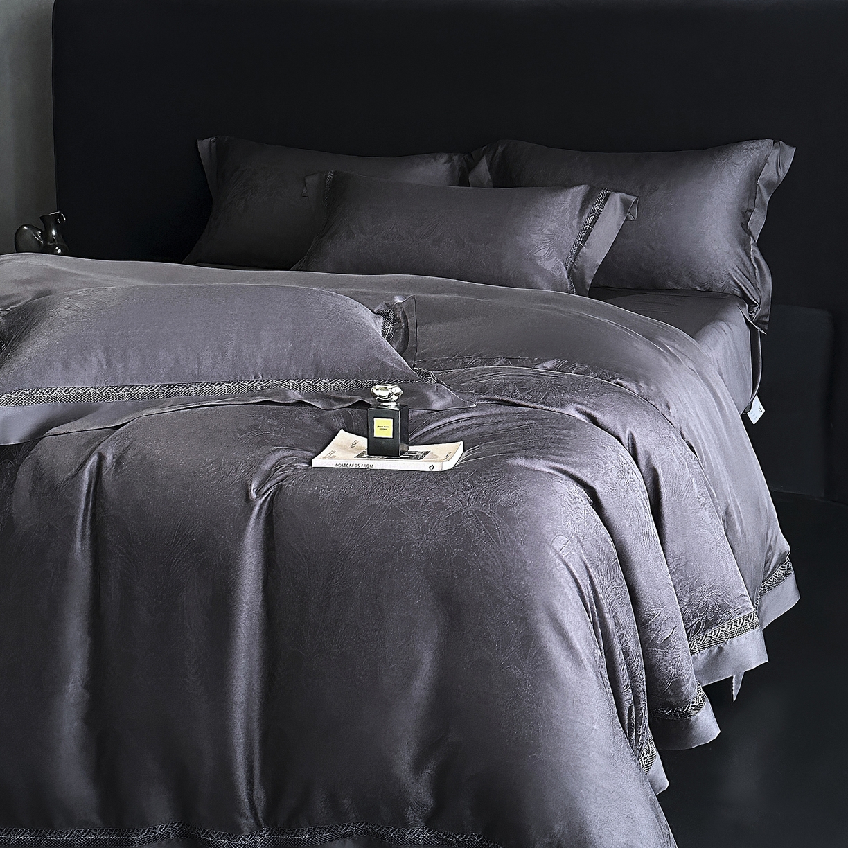 91家纺网 家纺一手货源 找家纺 南通朵美纺织品有限公司 2026新款100支天丝镂空提花斐庭系列四件套 斐庭（黑灰）