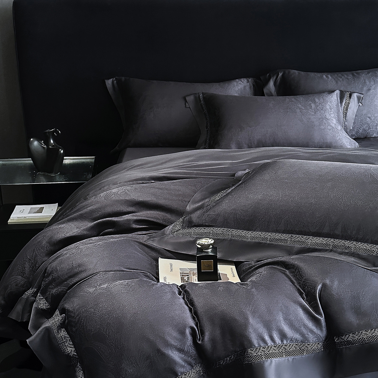 91家纺网 家纺一手货源 找家纺 南通朵美纺织品有限公司 2026新款100支天丝镂空提花斐庭系列四件套 斐庭（黑灰）