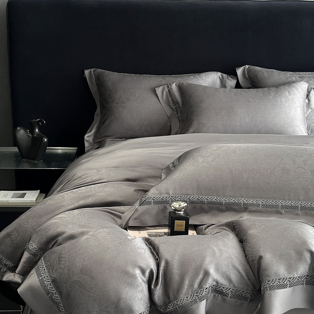 91家纺网 家纺一手货源 找家纺 南通朵美纺织品有限公司 2026新款100支天丝镂空提花斐庭系列四件套 斐庭（浅灰）