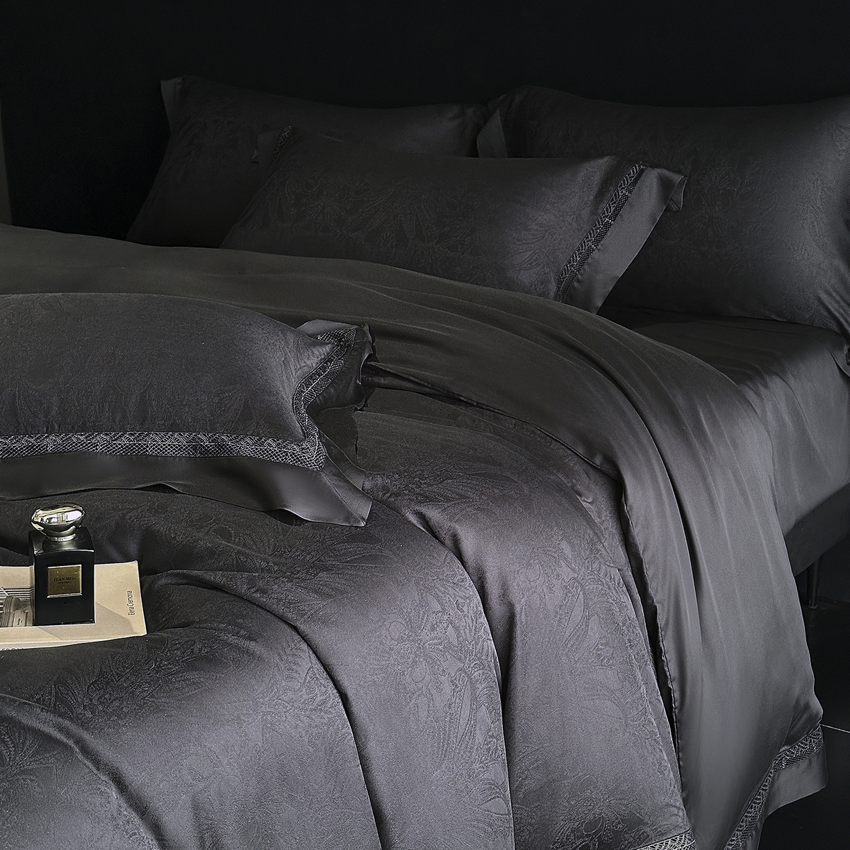 91家纺网 家纺一手货源 找家纺 南通朵美纺织品有限公司 2026新款100支天丝镂空提花斐庭系列四件套 斐庭（黑灰）