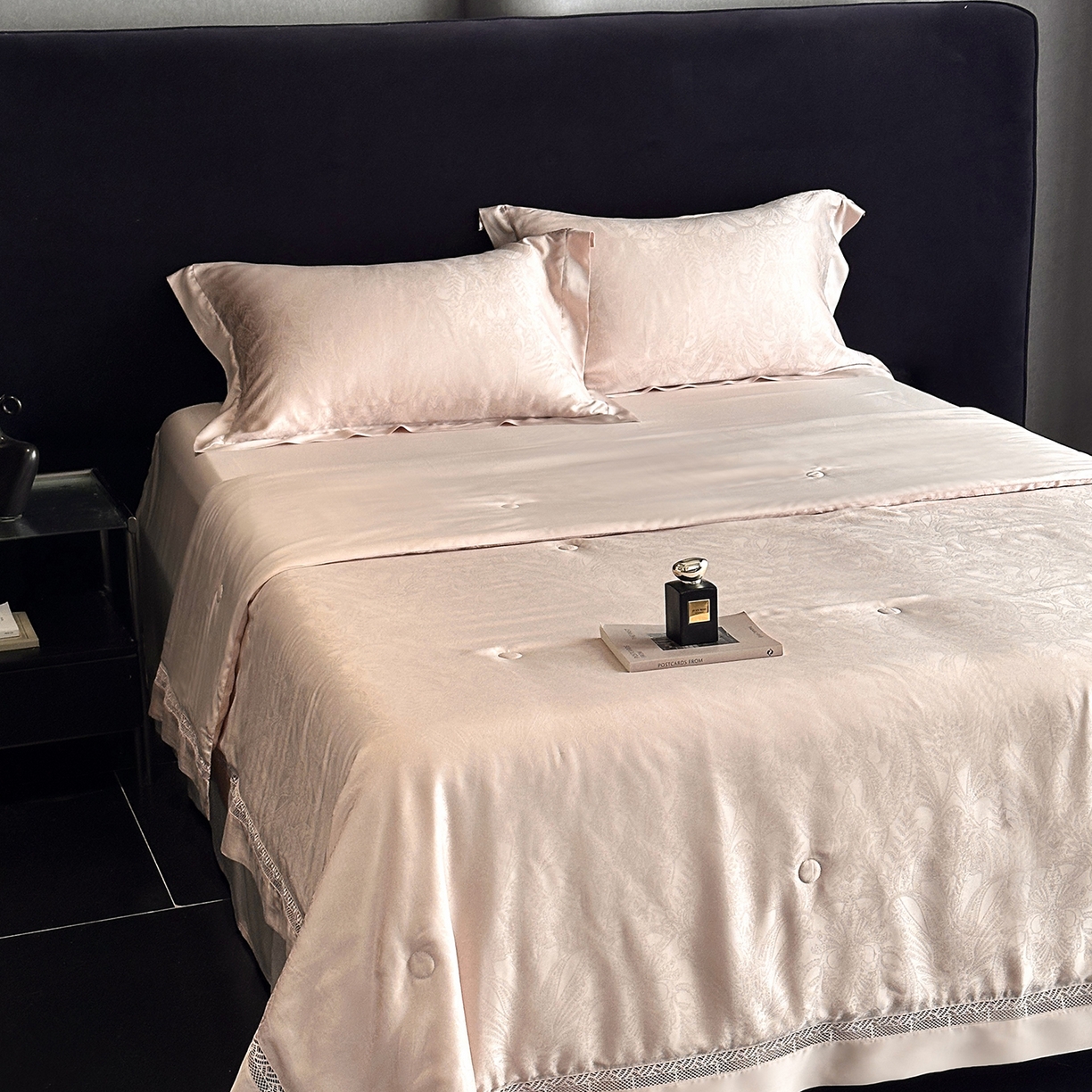 91家纺网 家纺一手货源 找家纺 （总）南通朵美纺织品有限公司 2026新款100支天丝镂空提花斐庭系列夏被四件套