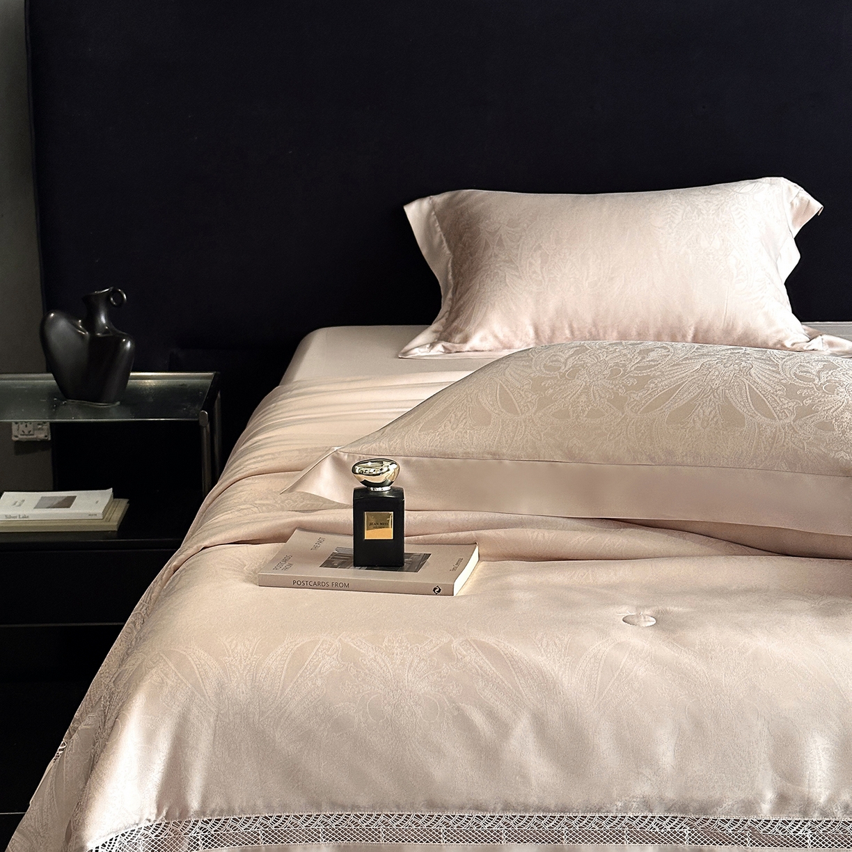 91家纺网 家纺一手货源 找家纺 南通朵美纺织品有限公司 2026新款100支天丝镂空提花斐庭系列夏被四件套 斐庭（粉玉）