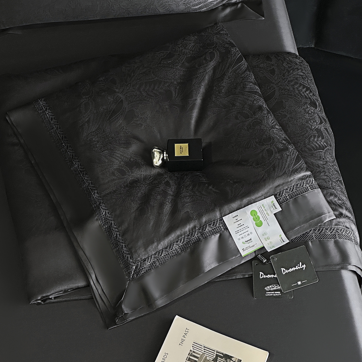 南通朵美纺织品有限公司 2026新款100支天丝镂空提花斐庭系列夏被四件套 斐庭（黑灰）