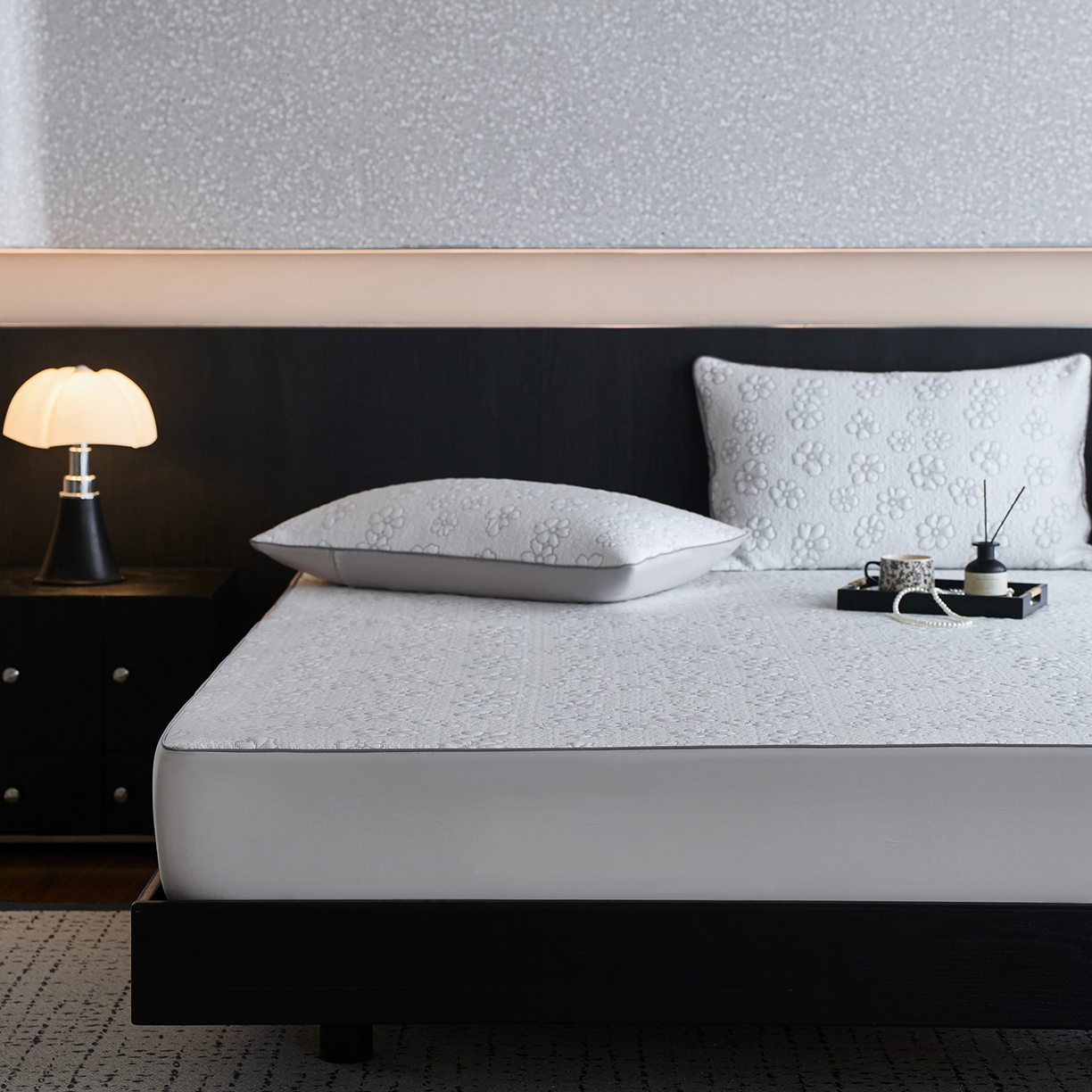 91家纺网 家纺一手货源 找家纺 安莱生活 2026新品A类“冰糕”高分子PE550D床笠款（含银丝款）三件套凉席第二批 浅花-雾灰