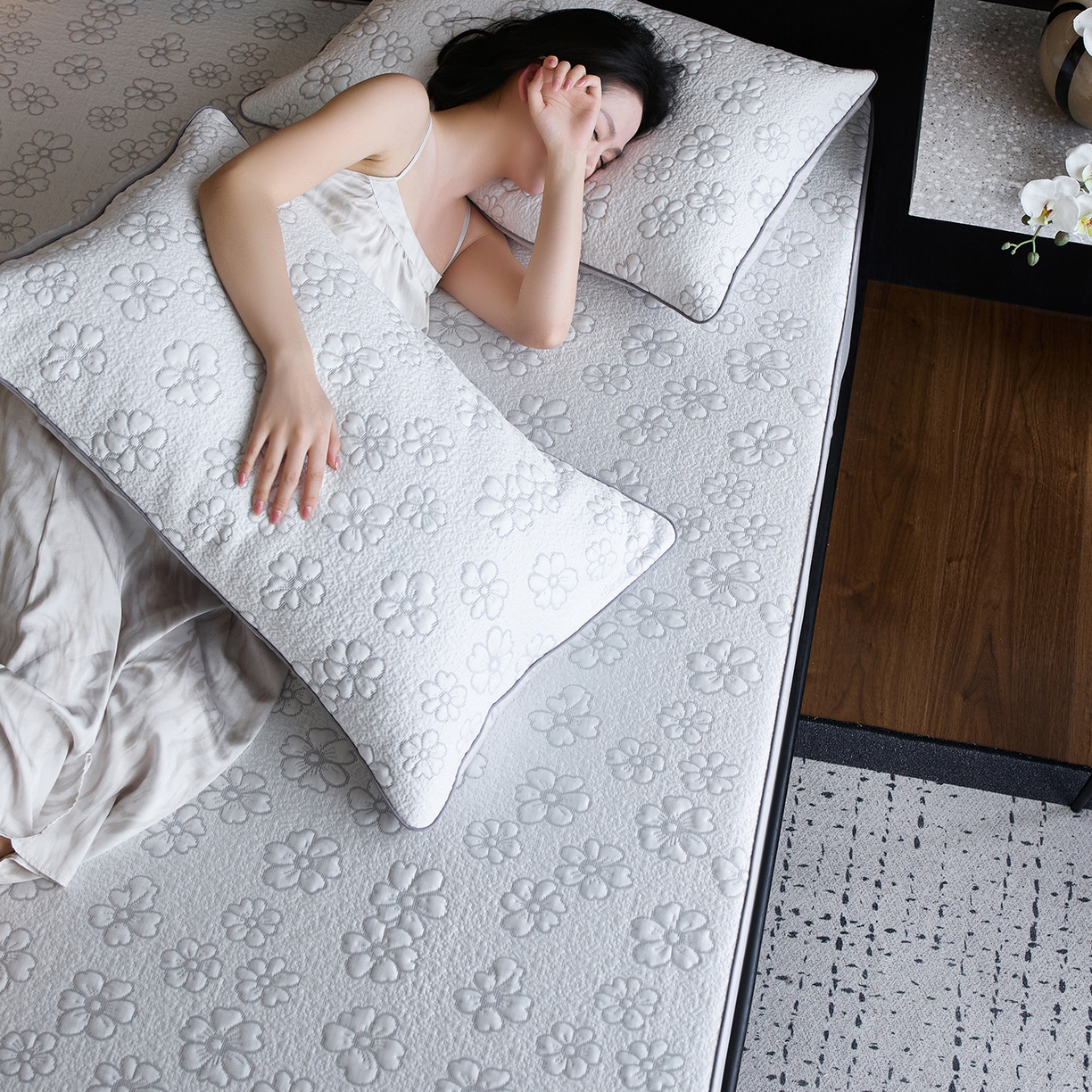 91家纺网 家纺一手货源 找家纺 安莱生活 2026新品A类“冰糕”高分子PE550D床笠款（含银丝款）三件套凉席第二批 浅花-雾灰