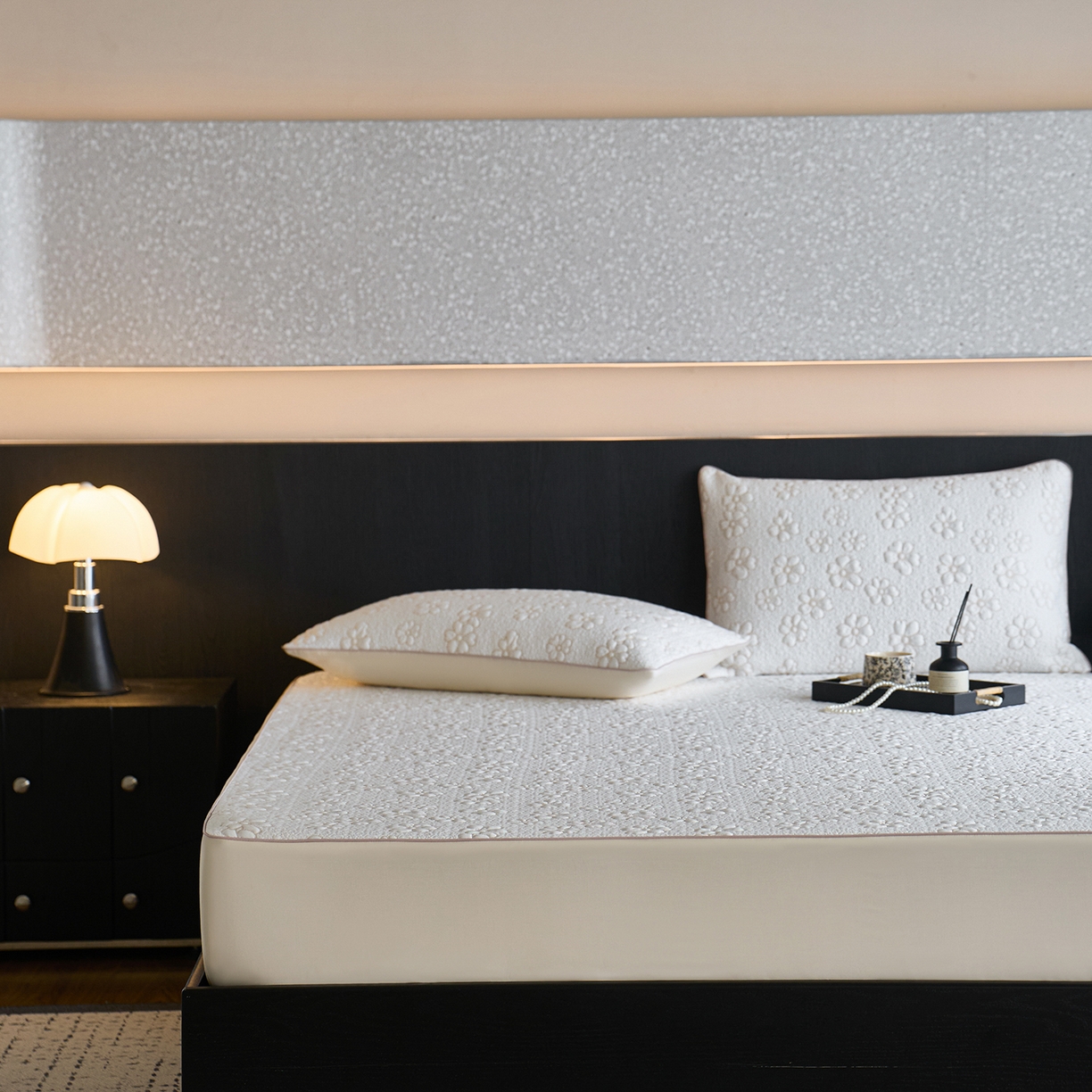 91家纺网 家纺一手货源 找家纺 安莱生活 2026新品A类“冰糕”高分子PE550D床笠款（含银丝款）三件套凉席第二批 浅花-香槟