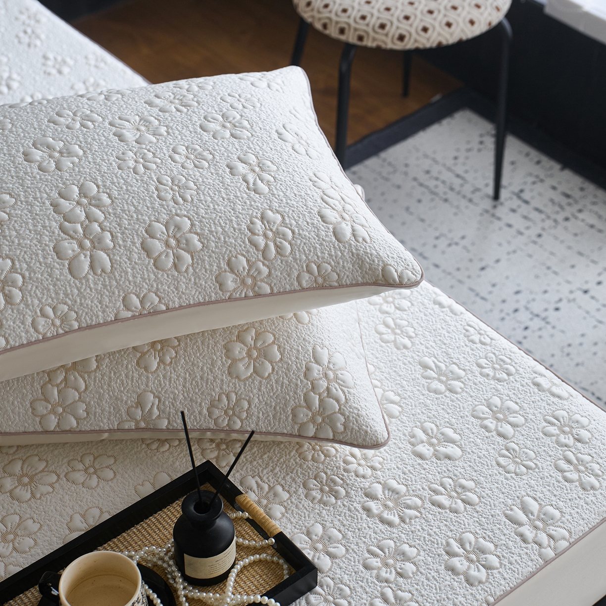 91家纺网 家纺一手货源 找家纺 安莱生活 2026新品A类“冰糕”高分子PE550D床笠款（含银丝款）三件套凉席第二批 浅花-香槟