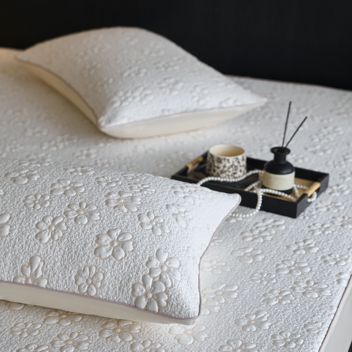 91家纺网 家纺一手货源 找家纺 安莱生活 2026新品A类“冰糕”高分子PE550D床笠款（含银丝款）三件套凉席第二批 浅花-香槟