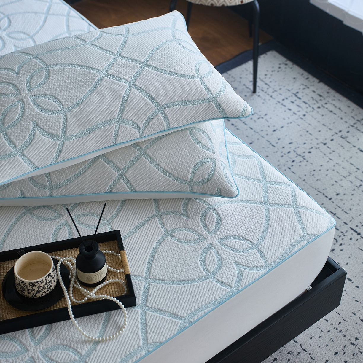 91家纺网 家纺一手货源 找家纺 安莱生活 2026新品A类“冰糕”高分子PE550D床笠款（含银丝款）三件套凉席第二批 清涟-银丝