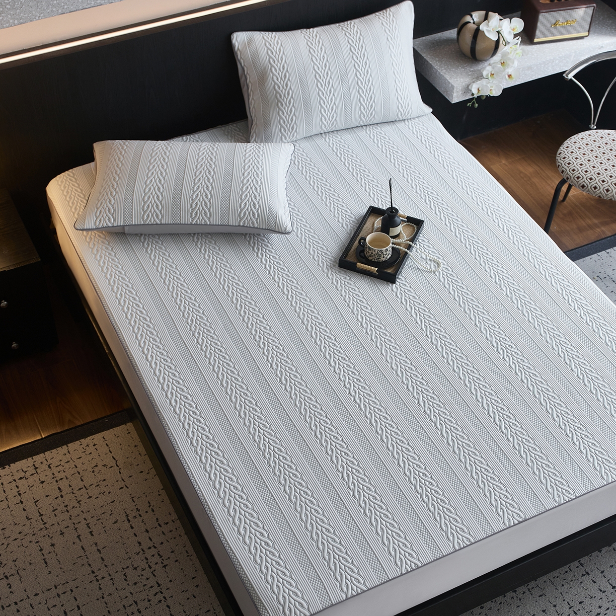 91家纺网 家纺一手货源 找家纺 安莱生活 2026新品A类“冰糕”高分子PE550D床笠款（含银丝款）三件套凉席第二批 素织-雾灰