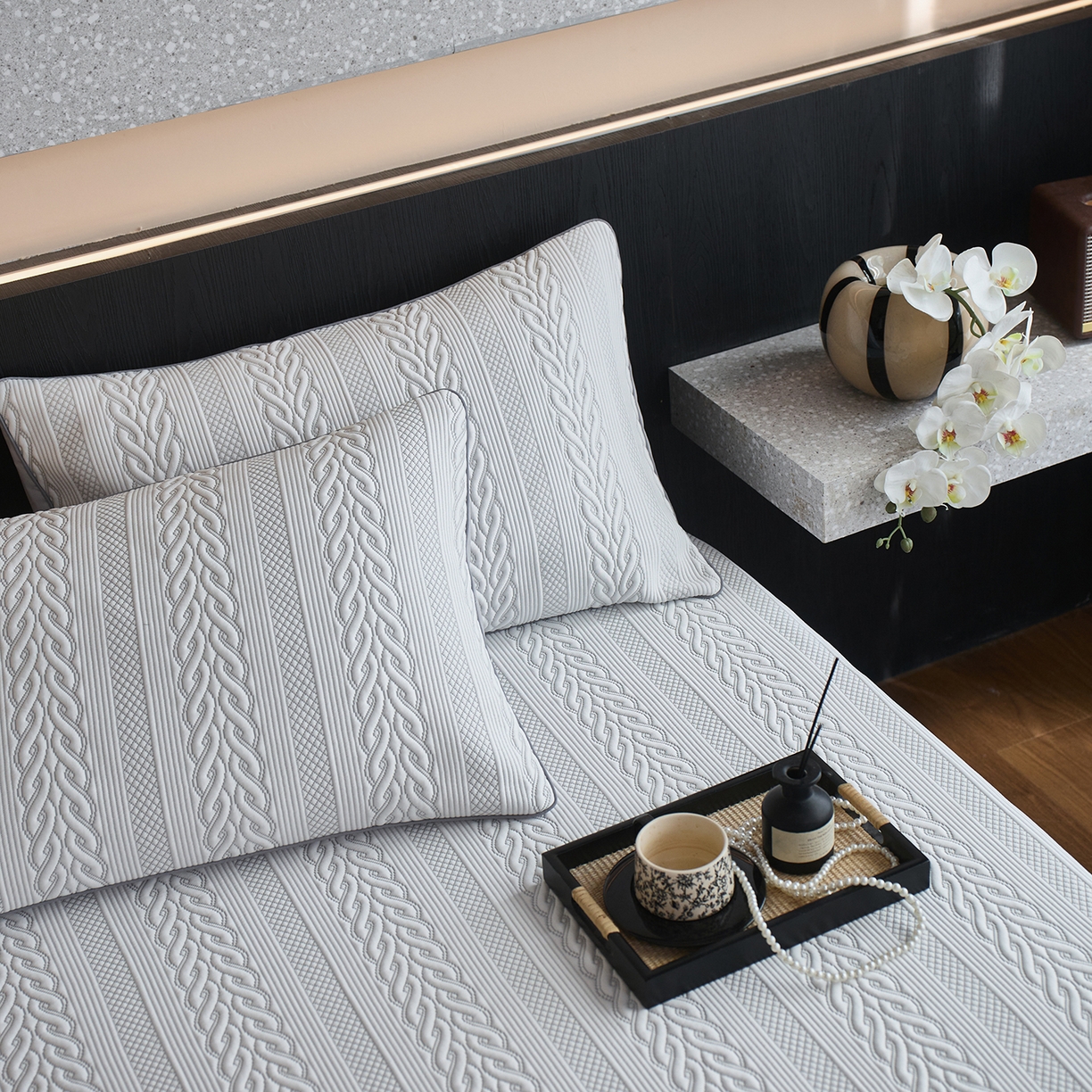 91家纺网 家纺一手货源 找家纺 安莱生活 2026新品A类“冰糕”高分子PE550D床笠款（含银丝款）三件套凉席第二批 素织-雾灰