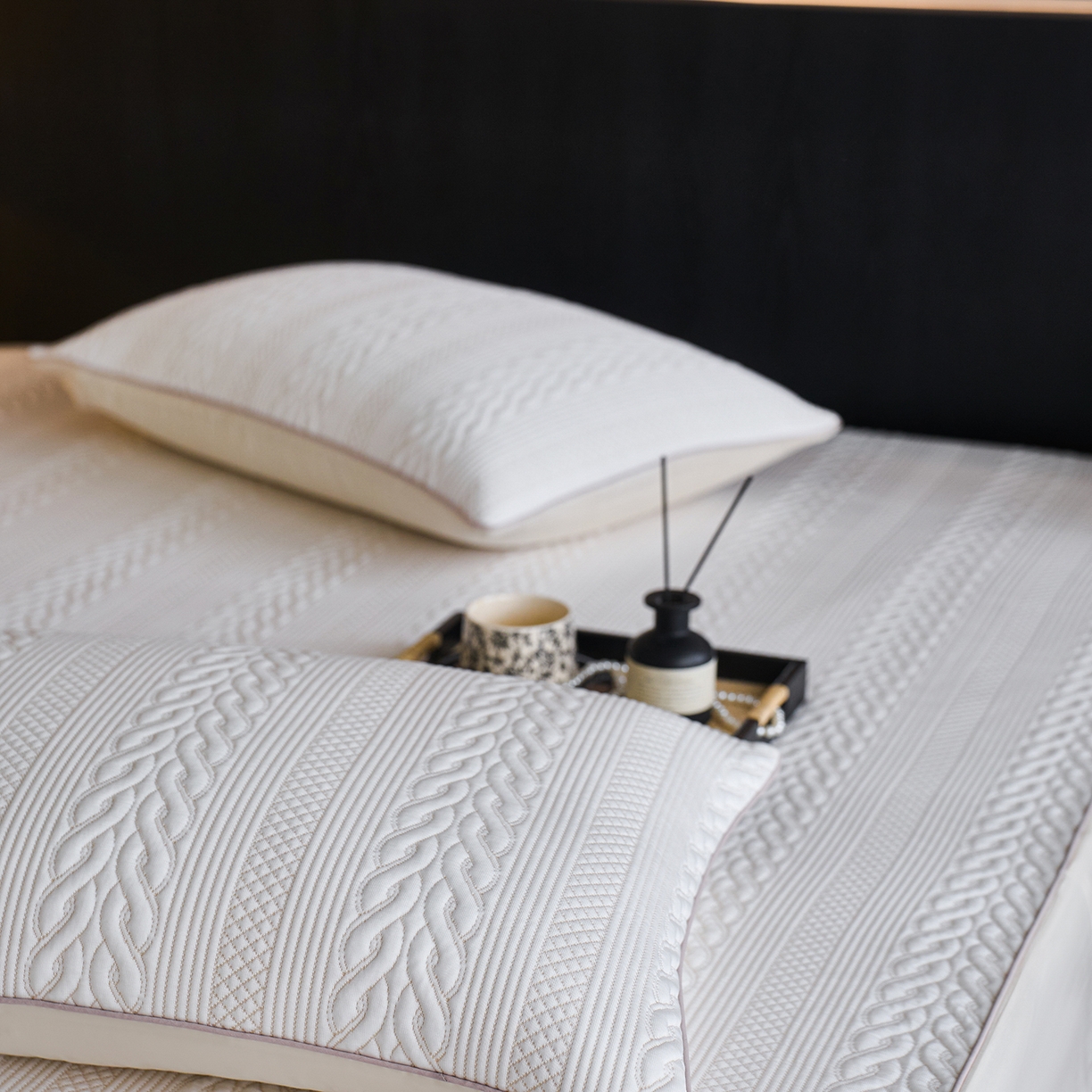 91家纺网 家纺一手货源 找家纺 安莱生活 2026新品A类“冰糕”高分子PE550D床笠款（含银丝款）三件套凉席第二批 素织-香槟