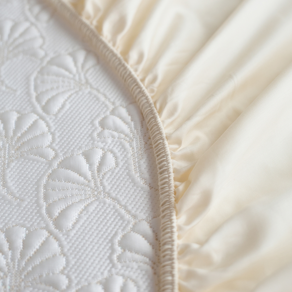 91家纺网 家纺一手货源 找家纺 安莱生活 2026新品A类“冰糕”高分子PE550D床笠款（含银丝款）三件套凉席第二批 杏叶