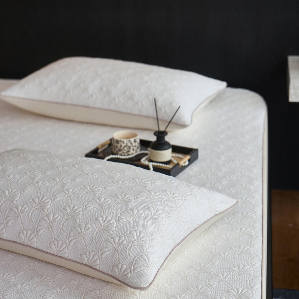 91家纺网 家纺一手货源 找家纺 安莱生活 2026新品A类“冰糕”高分子PE550D床笠款（含银丝款）三件套凉席第二批 杏叶