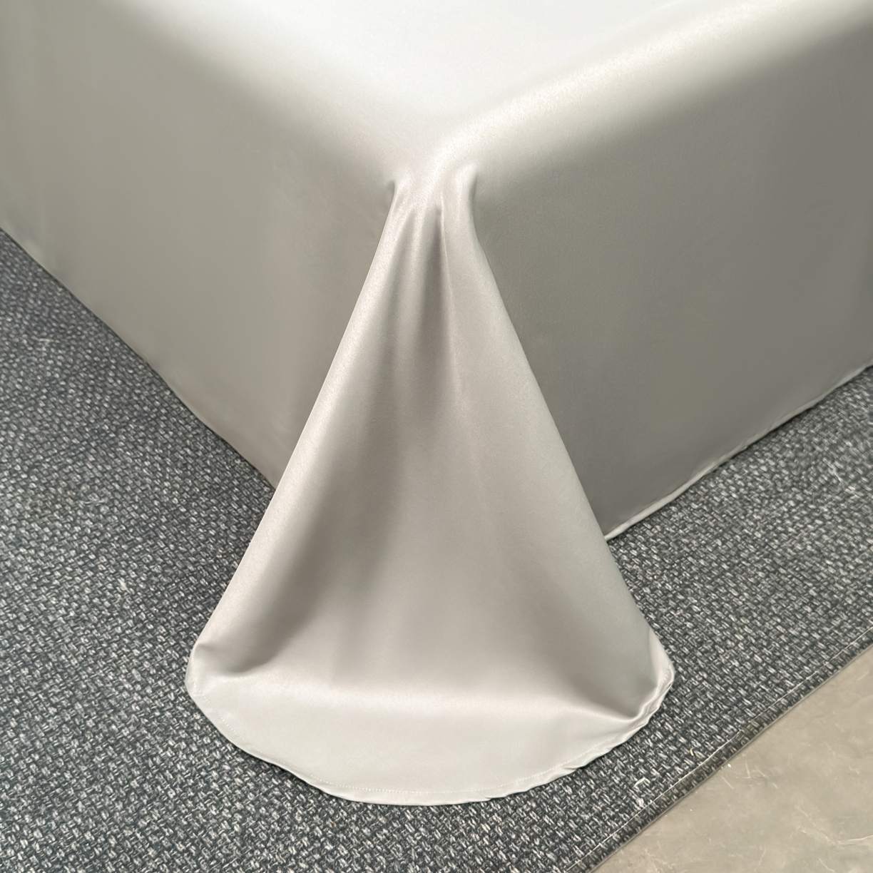 91家纺网 家纺一手货源 找家纺 色鬼布艺高端家居主号 2026新款水洗冰丝刺绣逐梦花园四件套 逐梦花园-高级灰