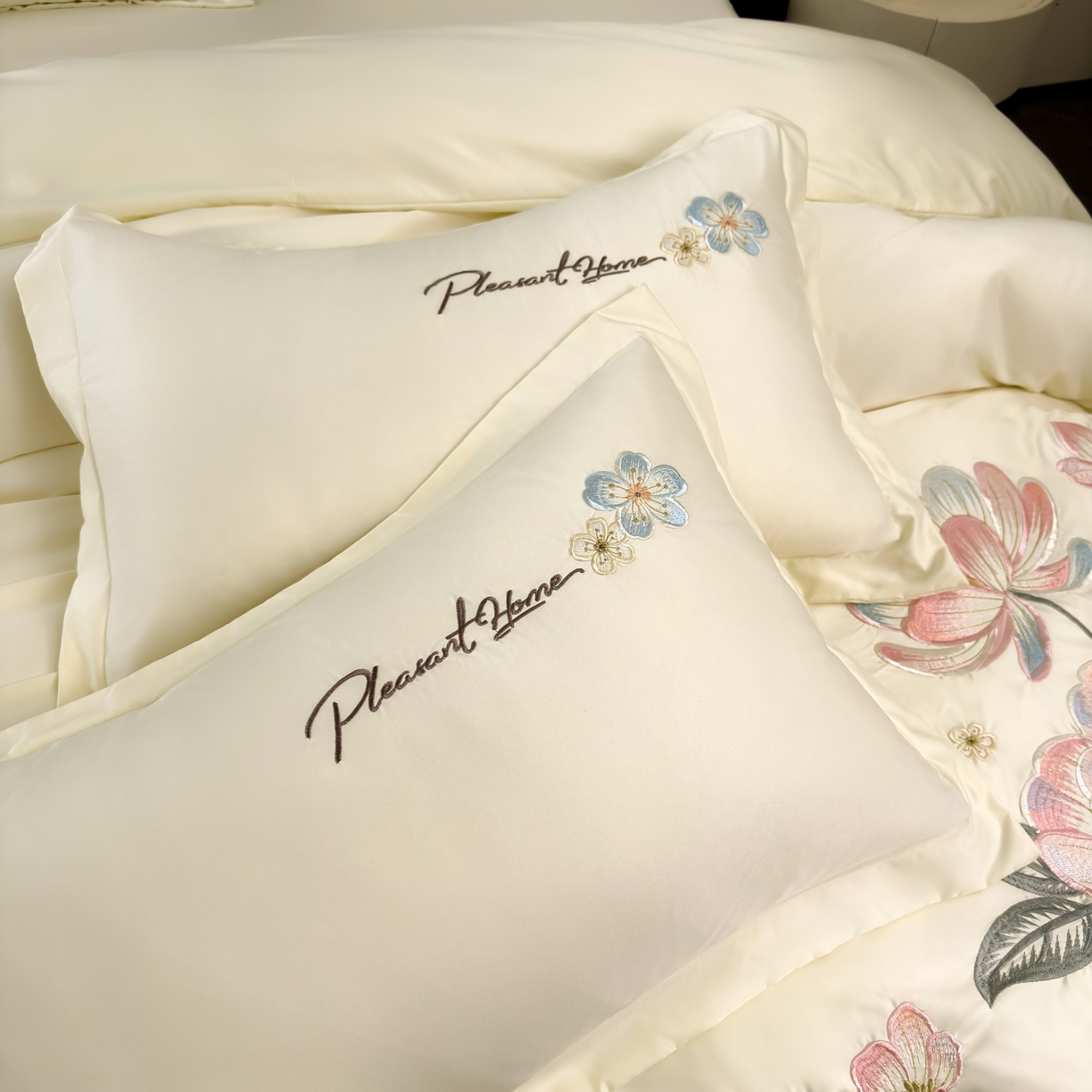 91家纺网 家纺一手货源 找家纺 色鬼布艺高端家居主号 2026新款水洗冰丝刺绣逐梦花园四件套 逐梦花园-纯洁白