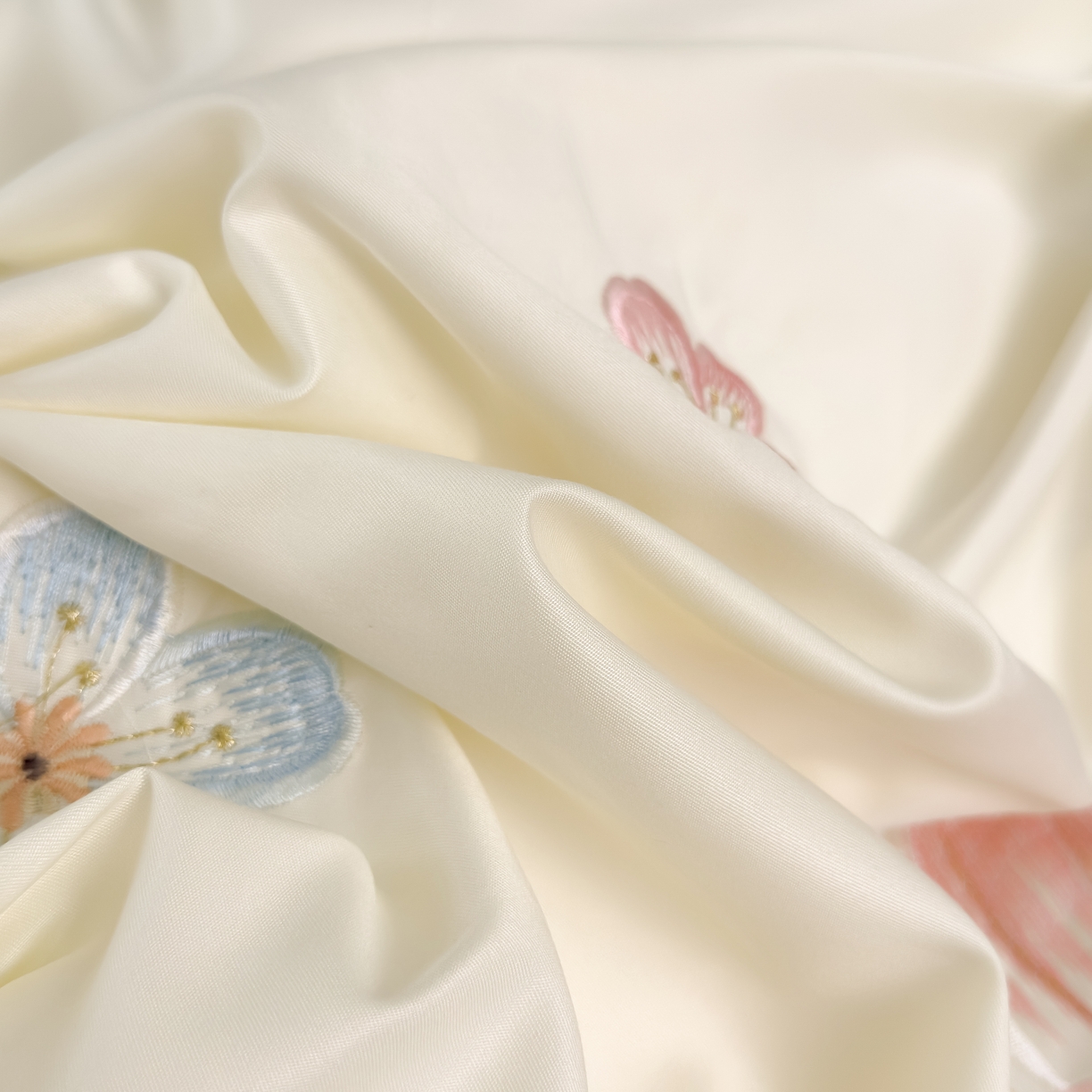 91家纺网 家纺一手货源 找家纺 （总）色鬼布艺高端家居主号 2026新款水洗冰丝刺绣逐梦花园四件套