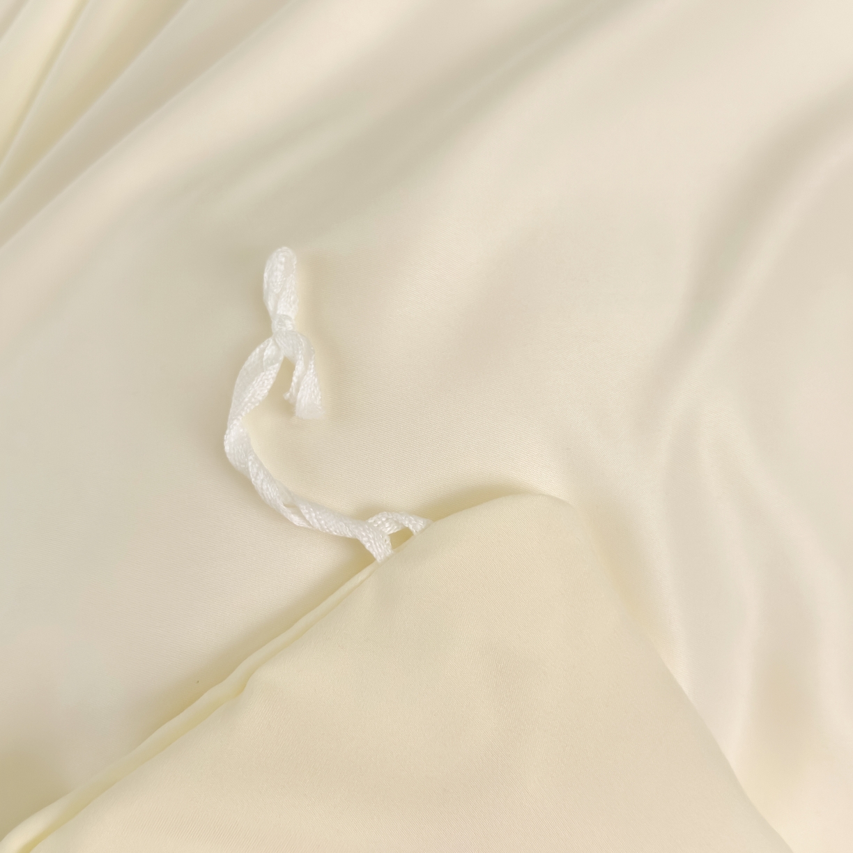 91家纺网 家纺一手货源 找家纺 色鬼布艺高端家居主号 2026新款水洗冰丝刺绣逐梦花园四件套 逐梦花园-纯洁白