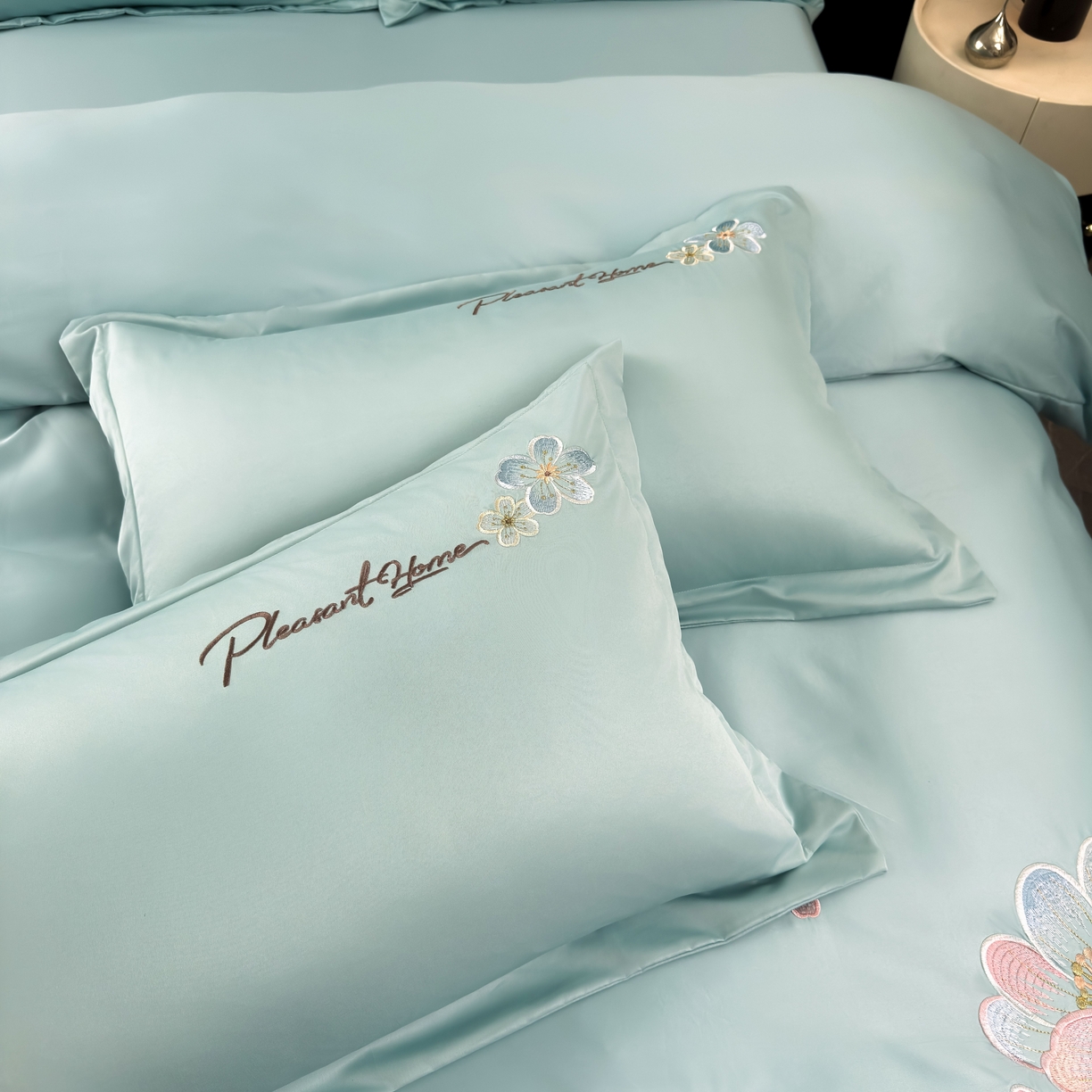 91家纺网 家纺一手货源 找家纺 色鬼布艺高端家居主号 2026新款水洗冰丝刺绣逐梦花园四件套 逐梦花园-梵星兰