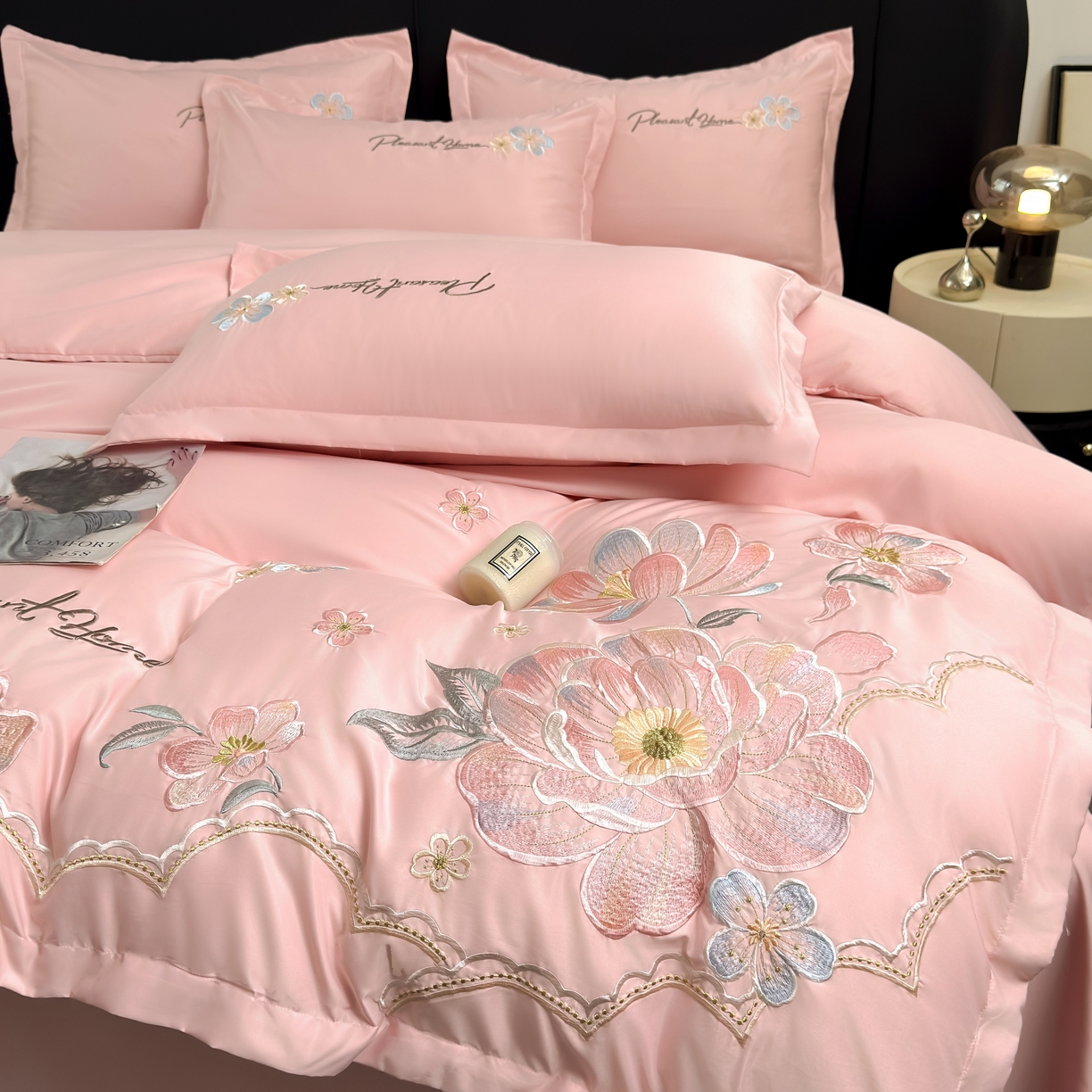 91家纺网 家纺一手货源 找家纺 色鬼布艺高端家居主号 2026新款水洗冰丝刺绣逐梦花园四件套 逐梦花园-温柔粉