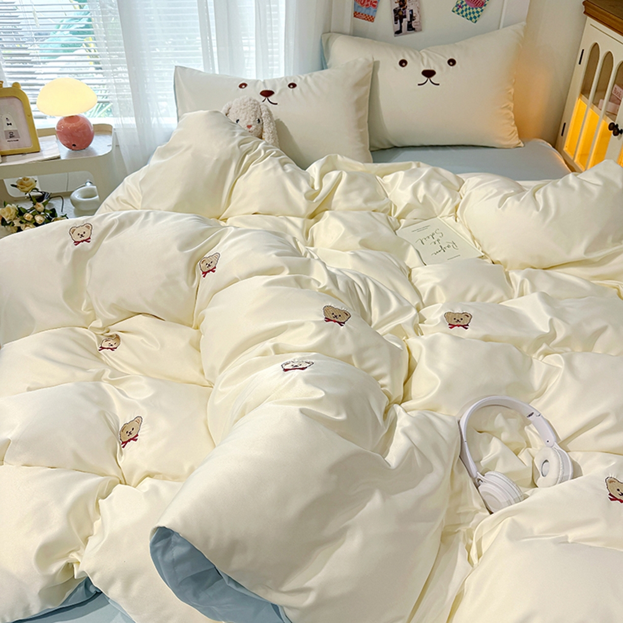 91家纺网 家纺一手货源 找家纺 色鬼布艺高端家居主号 2026春夏新款小清新元气刺绣水洗真丝四件套 小熊-白蓝