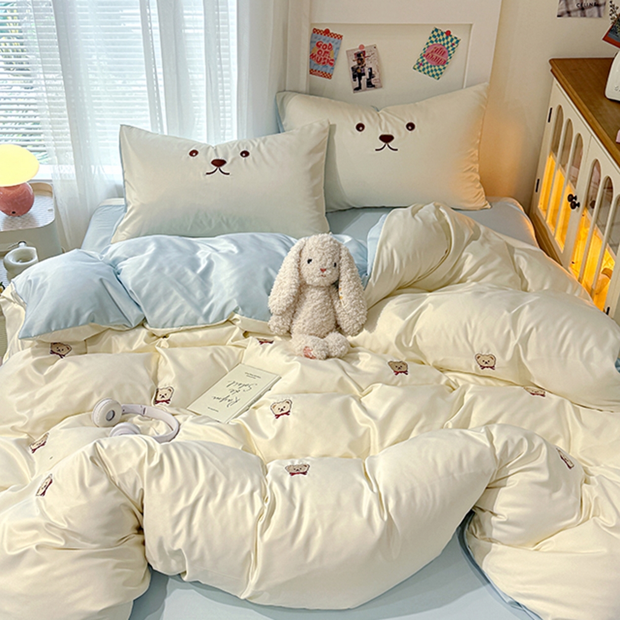 91家纺网 家纺一手货源 找家纺 色鬼布艺高端家居主号 2026春夏新款小清新元气刺绣水洗真丝四件套 小熊-白蓝