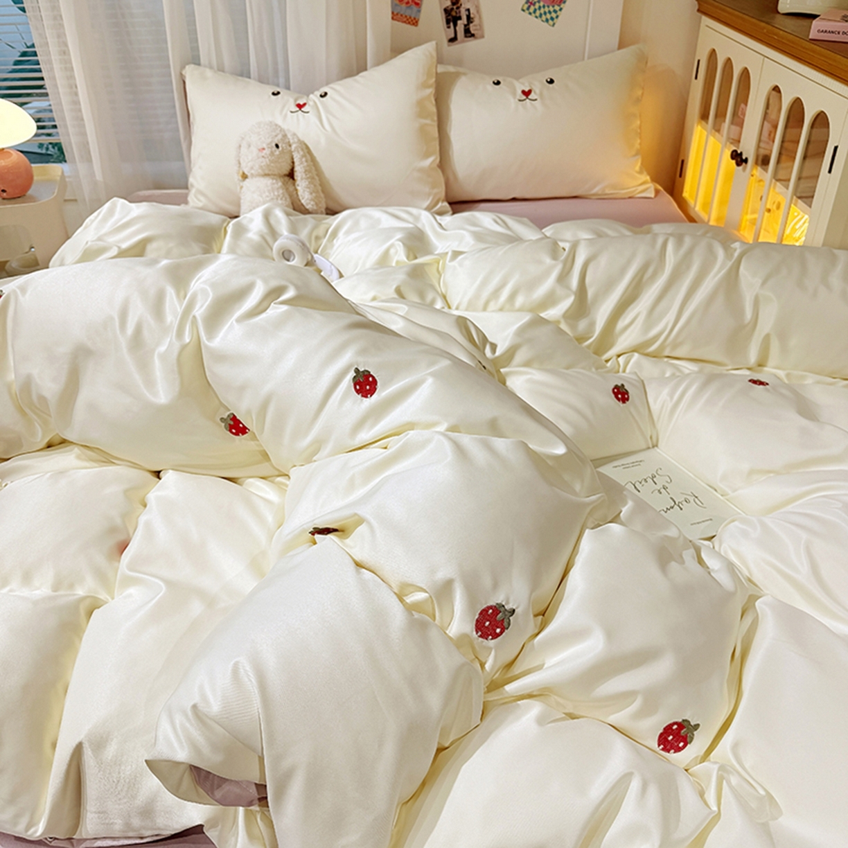 91家纺网 家纺一手货源 找家纺 色鬼布艺高端家居主号 2026春夏新款小清新元气刺绣水洗真丝四件套 爱心-白紫