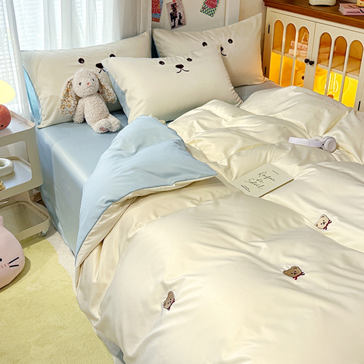 91家纺网 家纺一手货源 找家纺 色鬼布艺高端家居主号 2026春夏新款小清新元气刺绣水洗真丝四件套 小熊-白蓝