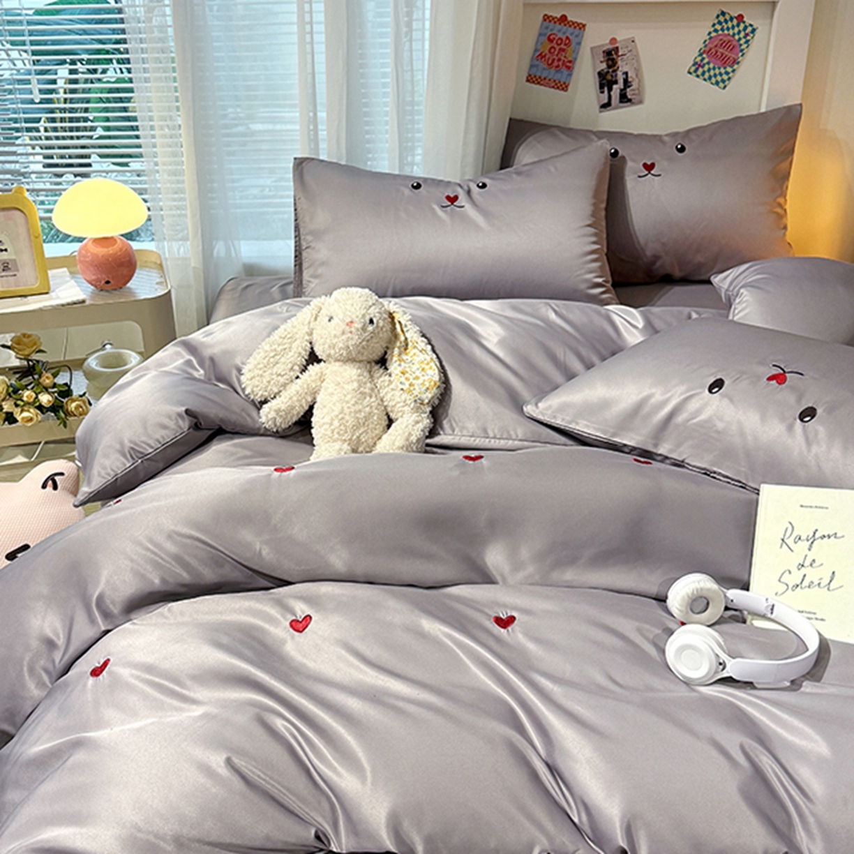 91家纺网 家纺一手货源 找家纺 色鬼布艺高端家居主号 2026春夏新款小清新元气刺绣水洗真丝四件套 爱心-灰