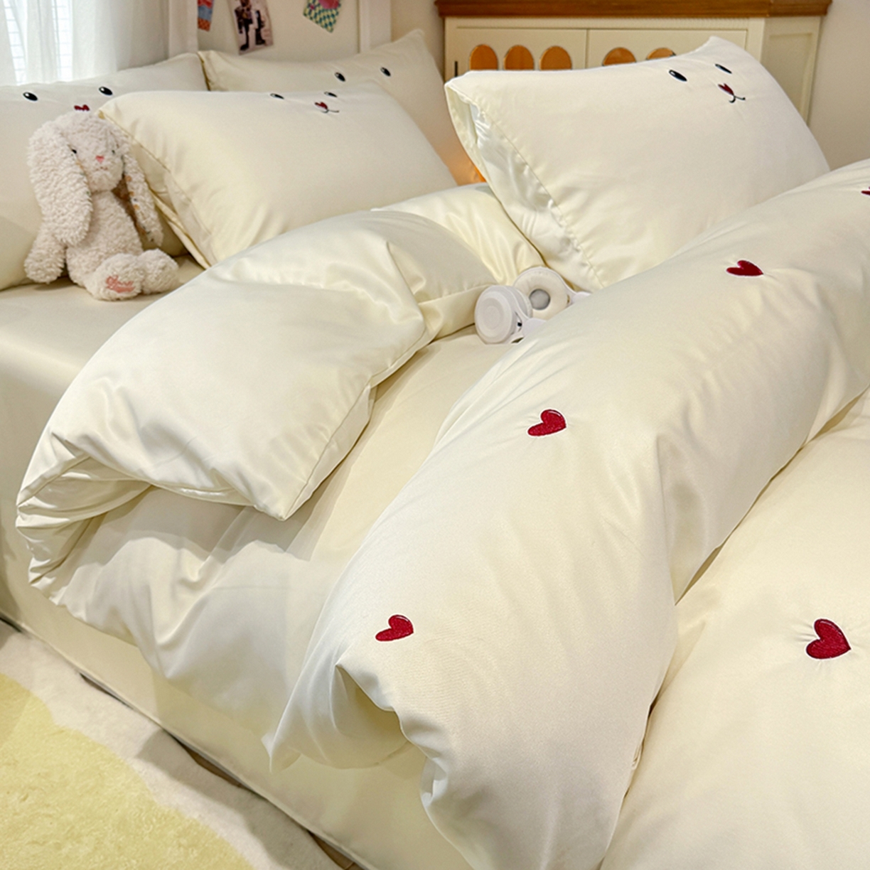色鬼布艺高端家居主号 2026春夏新款小清新元气刺绣水洗真丝四件套 爱心-奶白