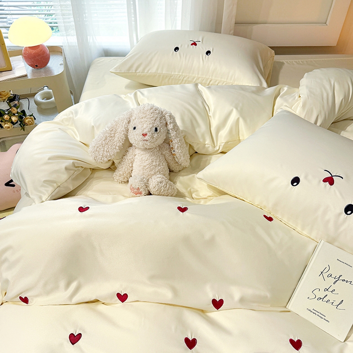 91家纺网 家纺一手货源 找家纺 色鬼布艺高端家居主号 2026春夏新款小清新元气刺绣水洗真丝四件套 爱心-奶白