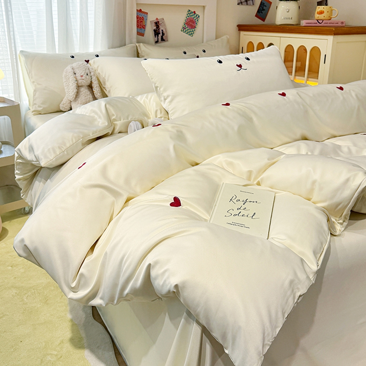 91家纺网 家纺一手货源 找家纺 色鬼布艺高端家居主号 2026春夏新款小清新元气刺绣水洗真丝四件套 爱心-奶白