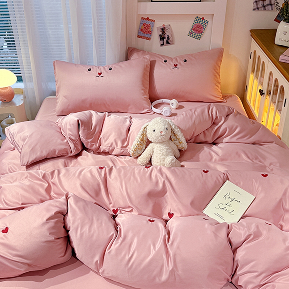 91家纺网 家纺一手货源 找家纺 色鬼布艺高端家居主号 2026春夏新款小清新元气刺绣水洗真丝四件套 爱心-豆沙