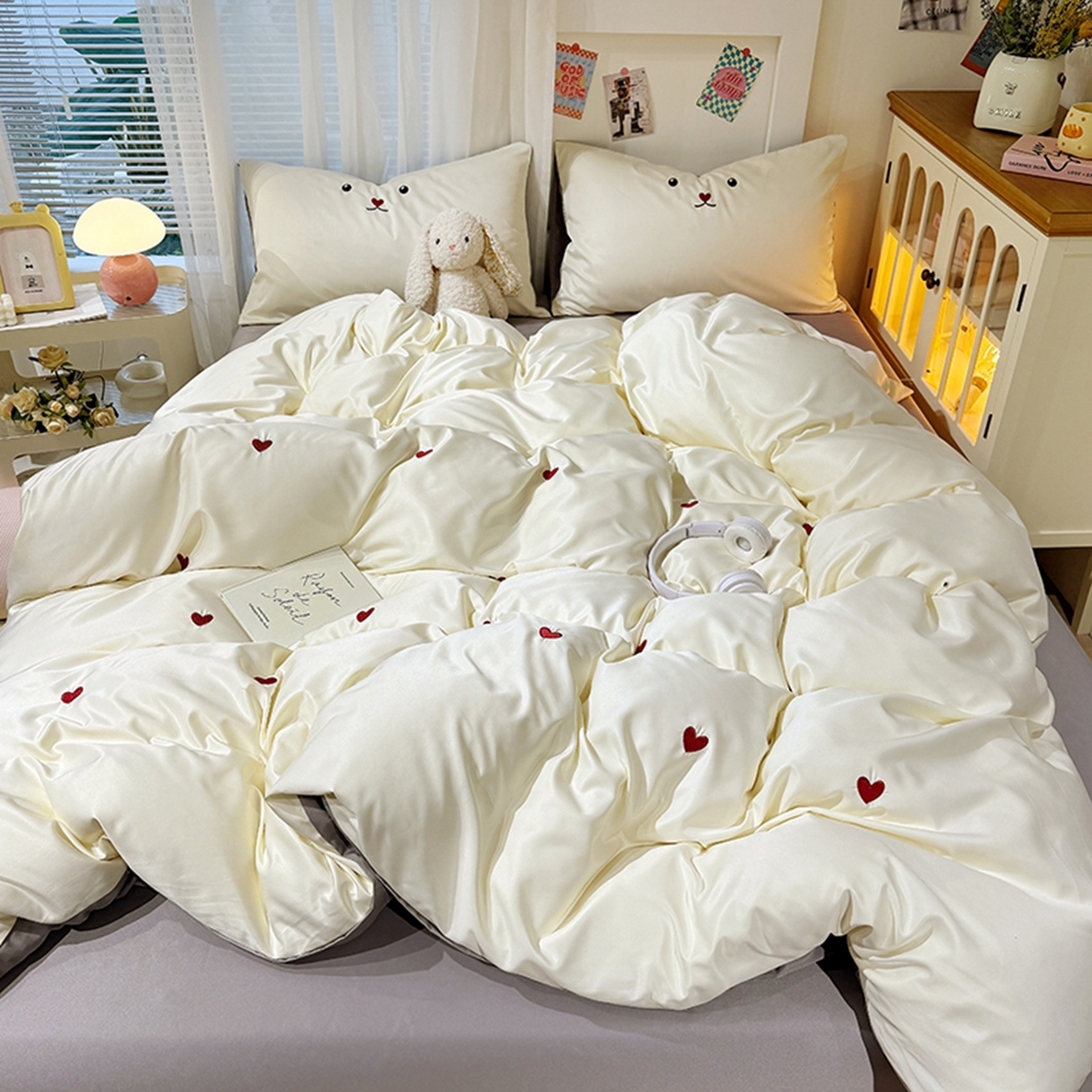 91家纺网 家纺一手货源 找家纺 色鬼布艺高端家居主号 2026春夏新款小清新元气刺绣水洗真丝四件套 爱心-白灰