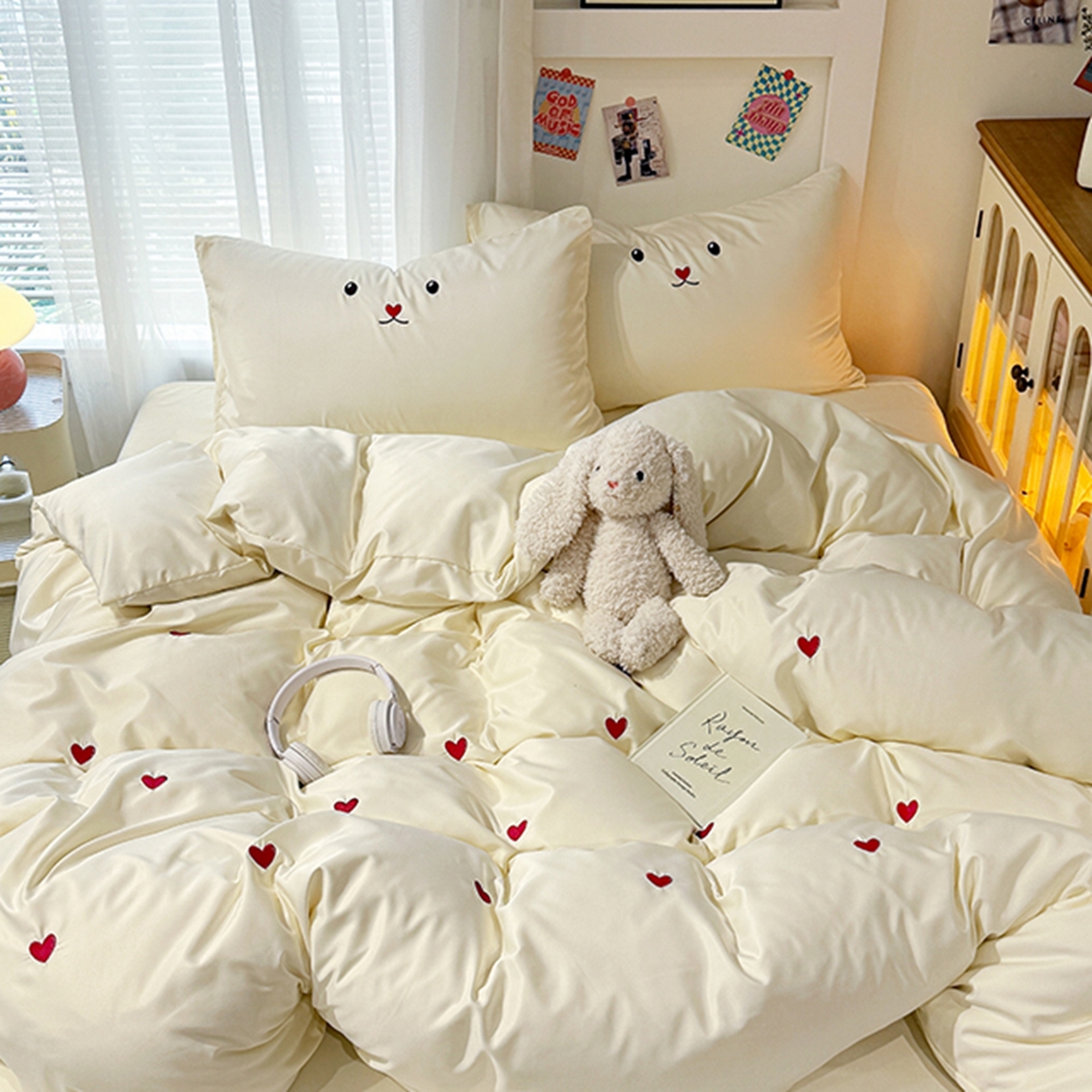 91家纺网 家纺一手货源 找家纺 色鬼布艺高端家居主号 2026春夏新款小清新元气刺绣水洗真丝四件套 爱心-奶白