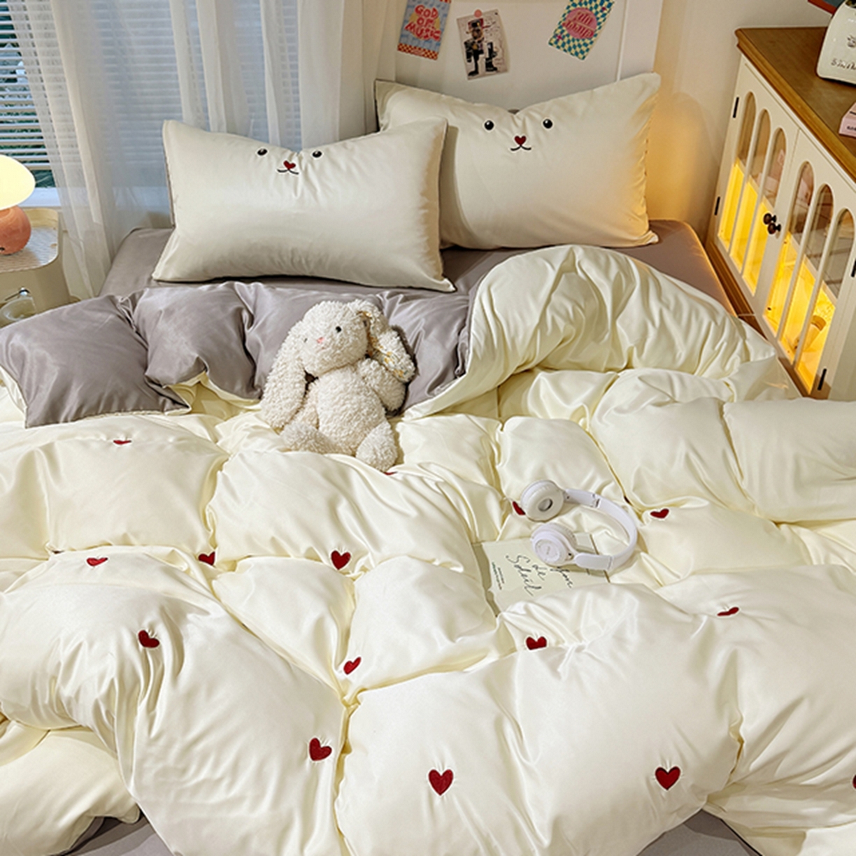 91家纺网 家纺一手货源 找家纺 色鬼布艺高端家居主号 2026春夏新款小清新元气刺绣水洗真丝四件套 爱心-白灰