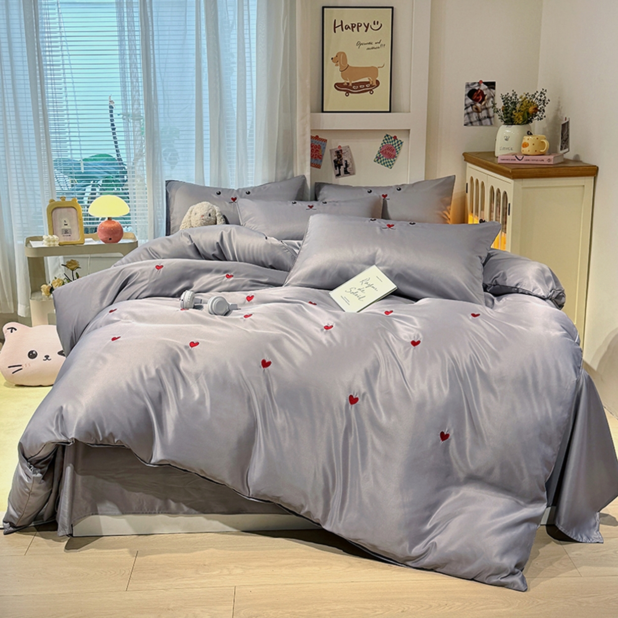 91家纺网 家纺一手货源 找家纺 色鬼布艺高端家居主号 2026春夏新款小清新元气刺绣水洗真丝四件套 爱心-灰