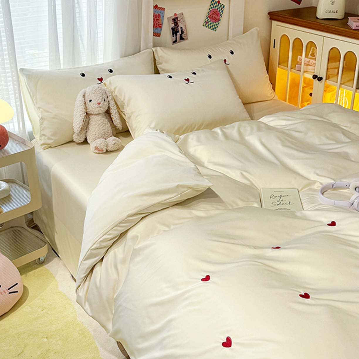 91家纺网 家纺一手货源 找家纺 色鬼布艺高端家居主号 2026春夏新款小清新元气刺绣水洗真丝四件套 爱心-奶白