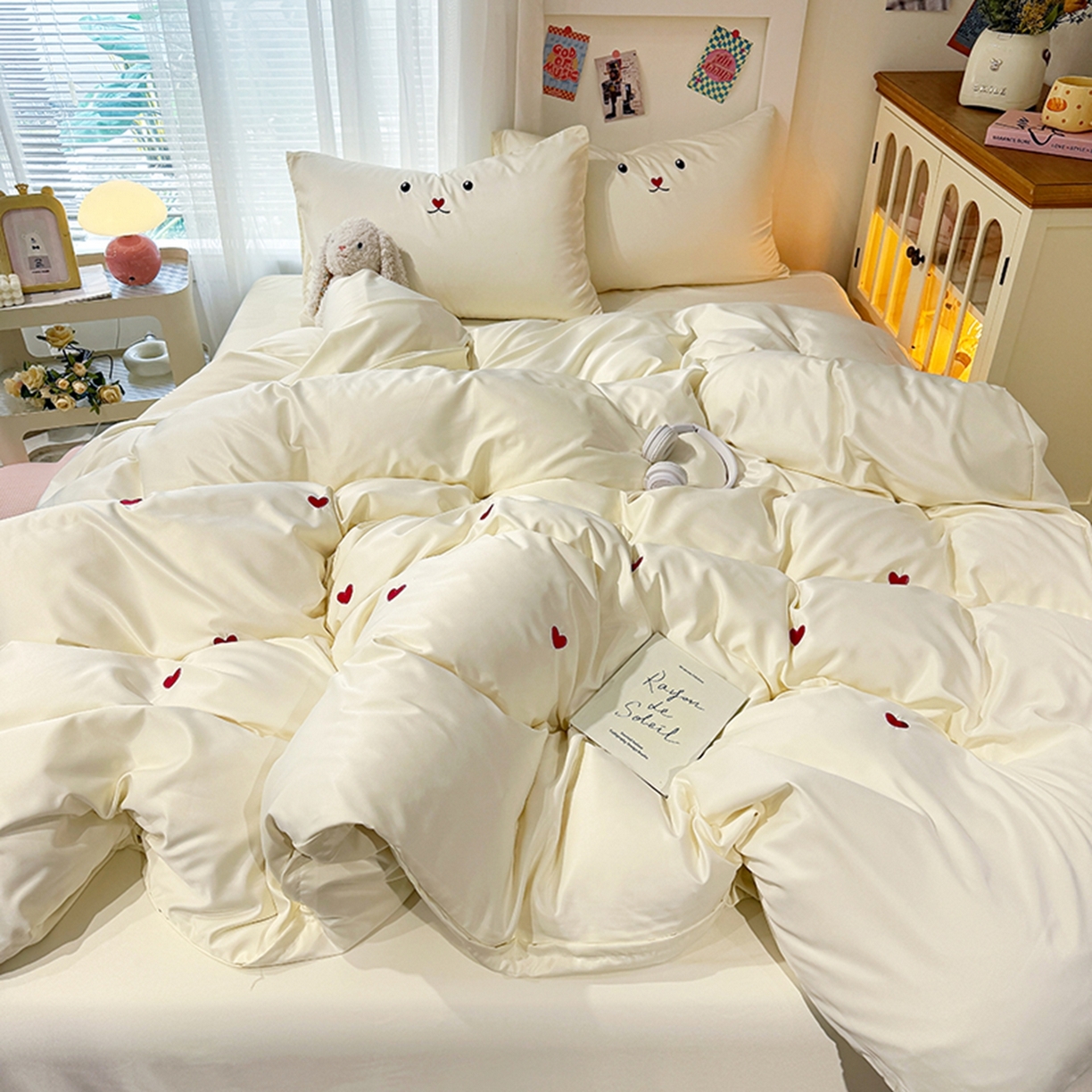 91家纺网 家纺一手货源 找家纺 色鬼布艺高端家居主号 2026春夏新款小清新元气刺绣水洗真丝四件套 爱心-奶白