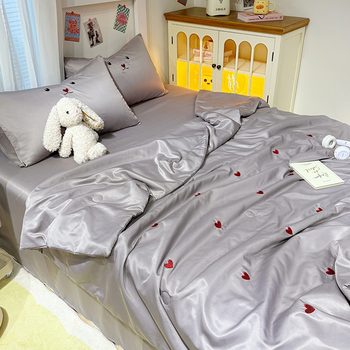 91家纺网 家纺一手货源 找家纺 色鬼布艺高端家居主号 2026春夏新款小清新元气刺绣水洗真丝夏被夏凉被空调被 爱心-灰