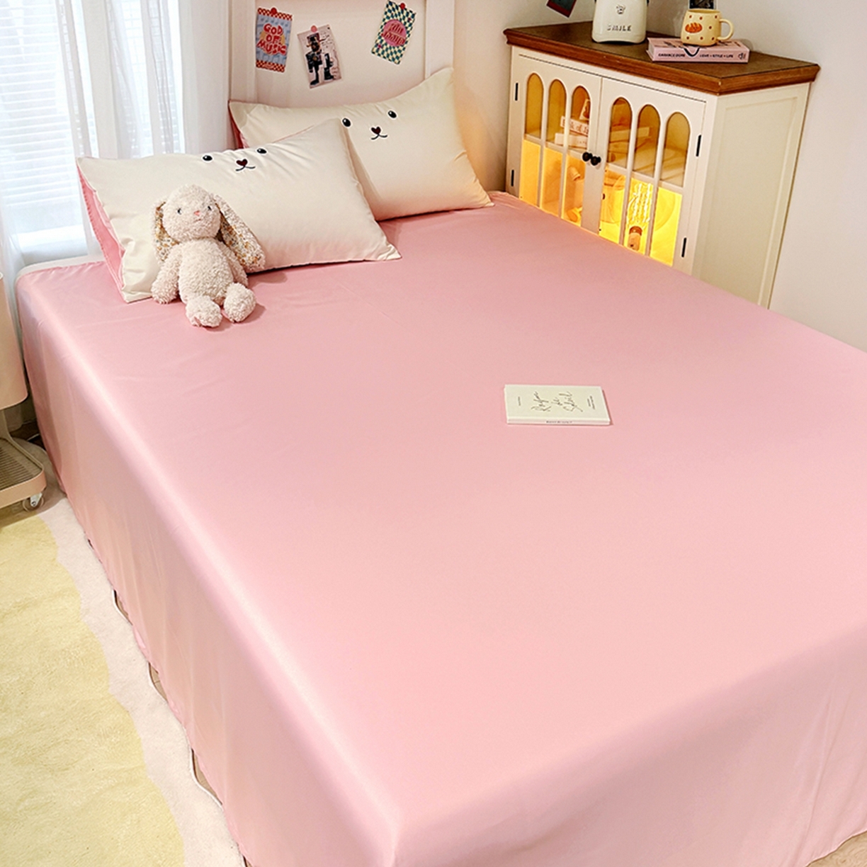 91家纺网 家纺一手货源 找家纺 色鬼布艺高端家居主号 2026春夏新款小清新元气刺绣水洗真丝夏被夏凉被空调被 草莓-白粉